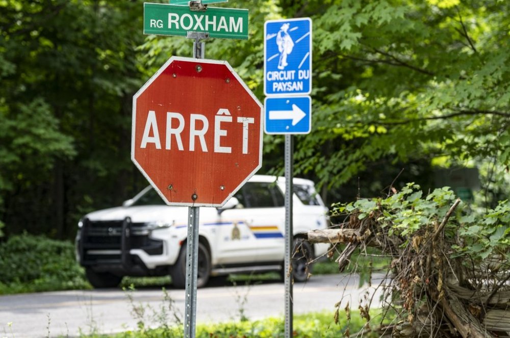 A RCMP vehicle and officer sits at Roxham Road in St. Bernard-de-Lacolle, Que., on Wednesday, July 30, 2025. THE CANADIAN PRESS/Christinne Muschi