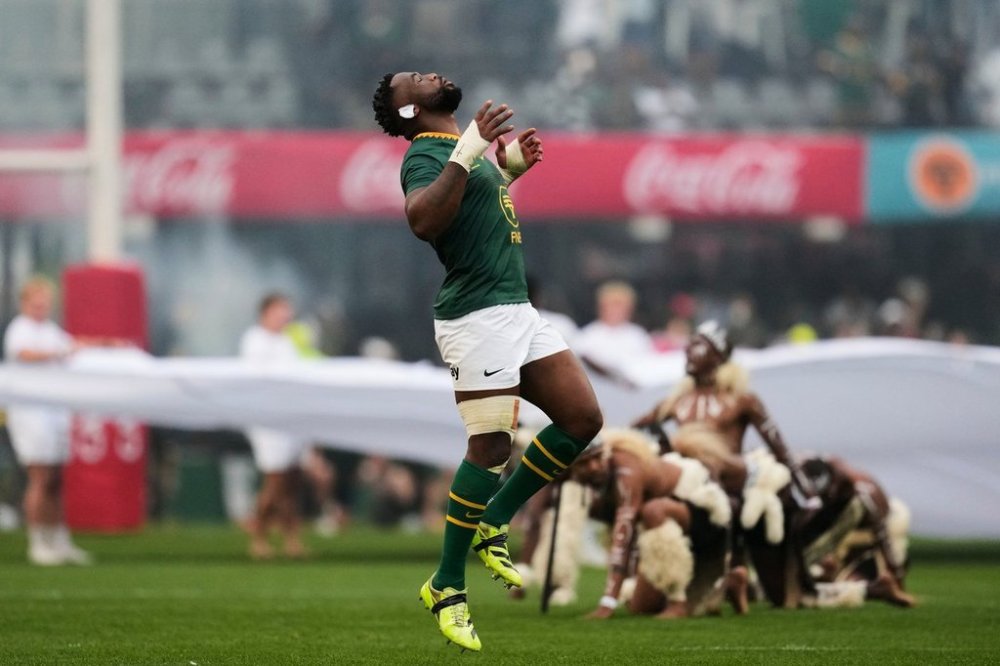 South Africa's Siya Kolisi runs into the field ahead of a rugby championship test match between South Africa and Argentina in Durban, South Africa, Saturday, Sept. 27, 2025. (AP Photo/Themba Hadebe)