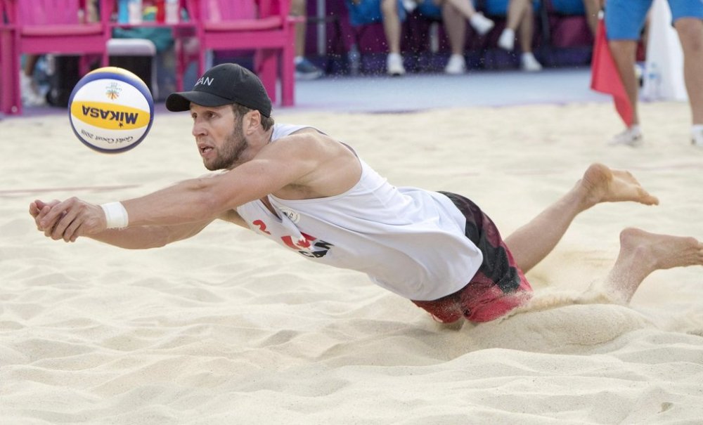 Canada's Sam Schachter dives to make a return during the beach volleyball final at the Commonwealth Games Thursday, April 12, 2018 in Gold Coast, Australia. Canada lost in three sets to Australia. THE CANADIAN PRESS/Ryan Remiorz