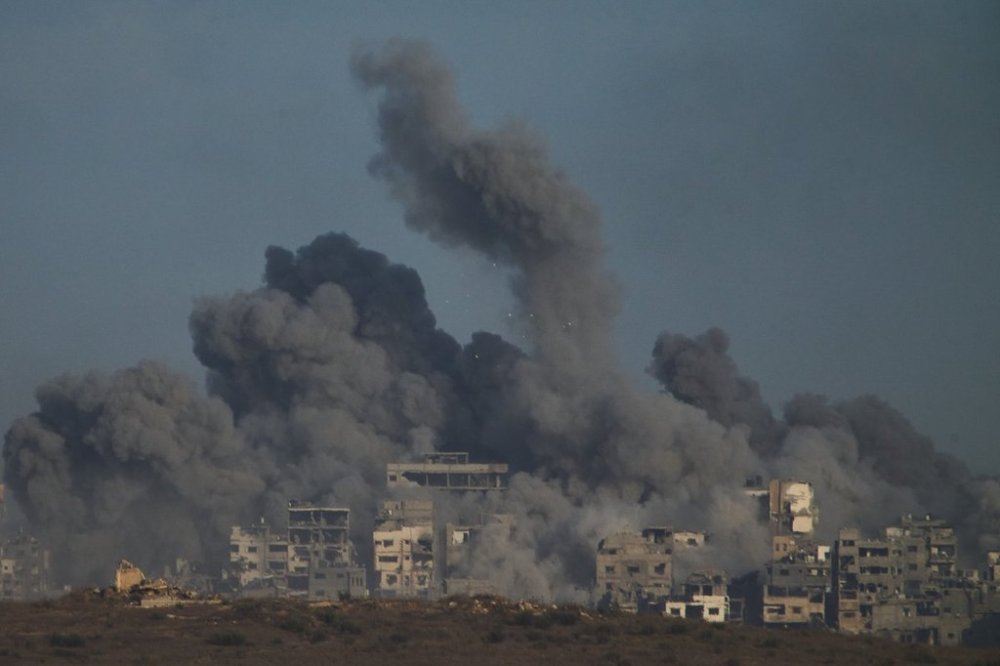 Smoke billows over Gaza Strip following an Israeli bombardment, as seen from southern Israel, Sunday, Oct. 5, 2025. (AP Photo/Ariel Schalit)