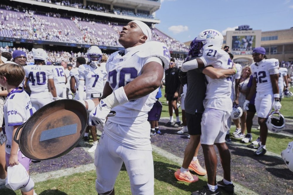TCU running back Jeremy Payne (26) celebrates with the