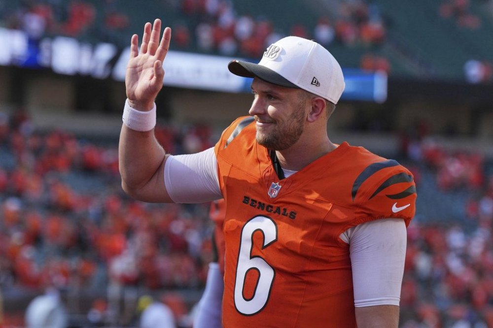 Cincinnati Bengals quarterback Jake Browning (6) walks off the field after a win over the Jacksonville Jaguars in an NFL football game, Sunday, Sept. 14, 2025, in Cincinnati. (AP Photo/Jeff Dean)
