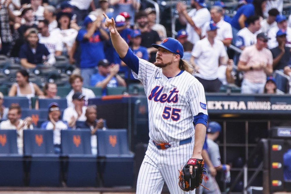 New York Mets relief pitcher Ryne Stanek celebrates after a baseball game against the Texas Rangers, Sunday, Sept. 14, 2025, in New York. (AP Photo/Kena Betancur)