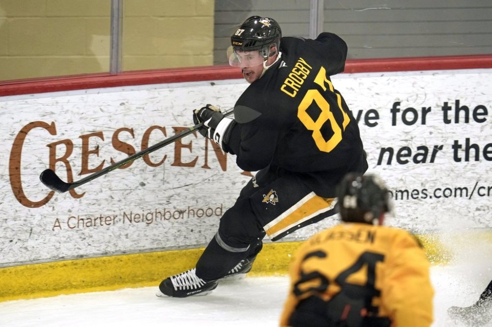 Pittsburgh Penguins Sidney Crosby participates in a drilduring the first day of the NHL hockey training camp, Thursday, Sept. 18, 2025 in Cranberry, Pa. (AP Photo/Gene J. Puskar)