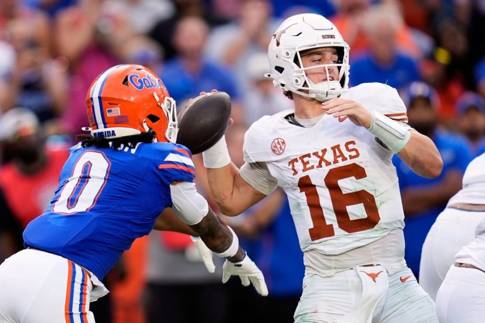 Florida defensive back Sharif Denson (0) puts pressure on Texas quarterback Arch Manning (16) during the second half of an NCAA college football game, Saturday, Oct. 4, 2025, in Gainesville, Fla. (AP Photo/John Raoux)