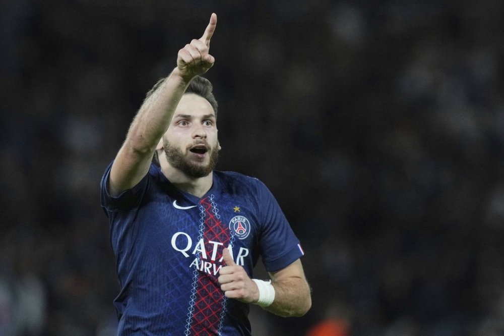 PSG's Khvicha Kvaratskhelia celebrates after scoring his side's second goal during the Champions League opening phase soccer match between Paris Saint-Germain and Atalanta at the Parc des Princes stadium in Paris, France, Wednesday, Sept. 17, 2025. (AP Photo/Thibault Camus)