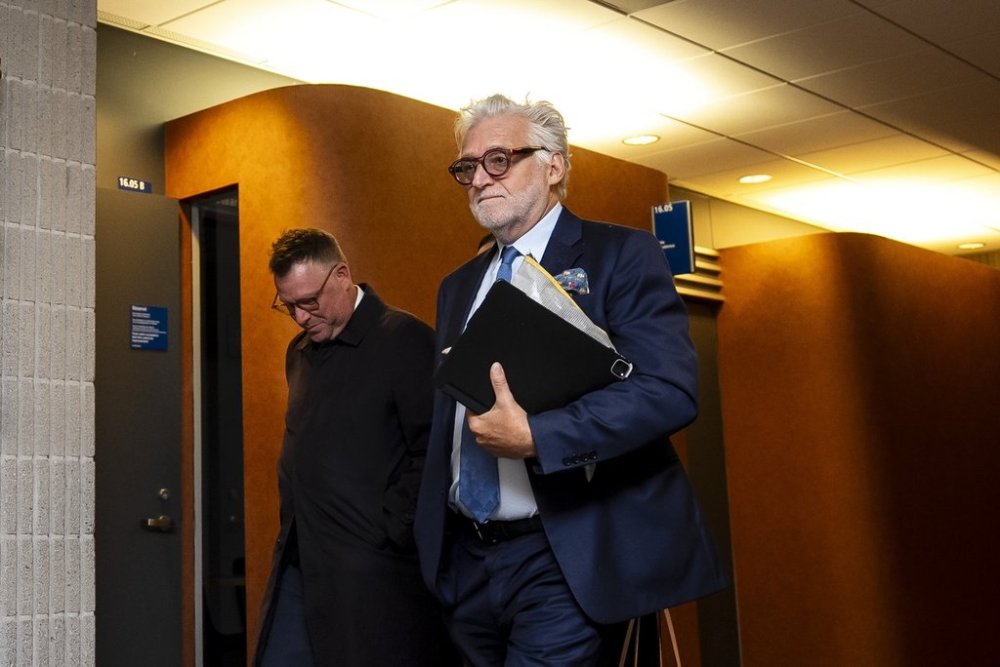 Just for Laughs founder Gilbert Rozon, right, leaves the courtroom for a break during his civil trial in Montreal on Monday, Sept. 22, 2025. THE CANADIAN PRESS/Christopher Katsarov