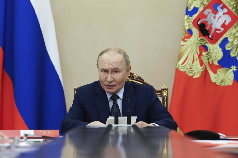 Russian President Vladimir Putin chairs a Security Council meeting at the Kremlin in Russia, Monday, Sept. 22, 2025. (Alexander Kazakov, Sputnik, Kremlin Pool Photo via AP)