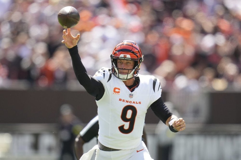 Cincinnati Bengals quarterback Joe Burrow (9) throws a pass during the first half of an NFL football game against the Cleveland Browns, Sunday, Sept. 7, 2025, in Cleveland. (AP Photo/Sue Ogrocki)