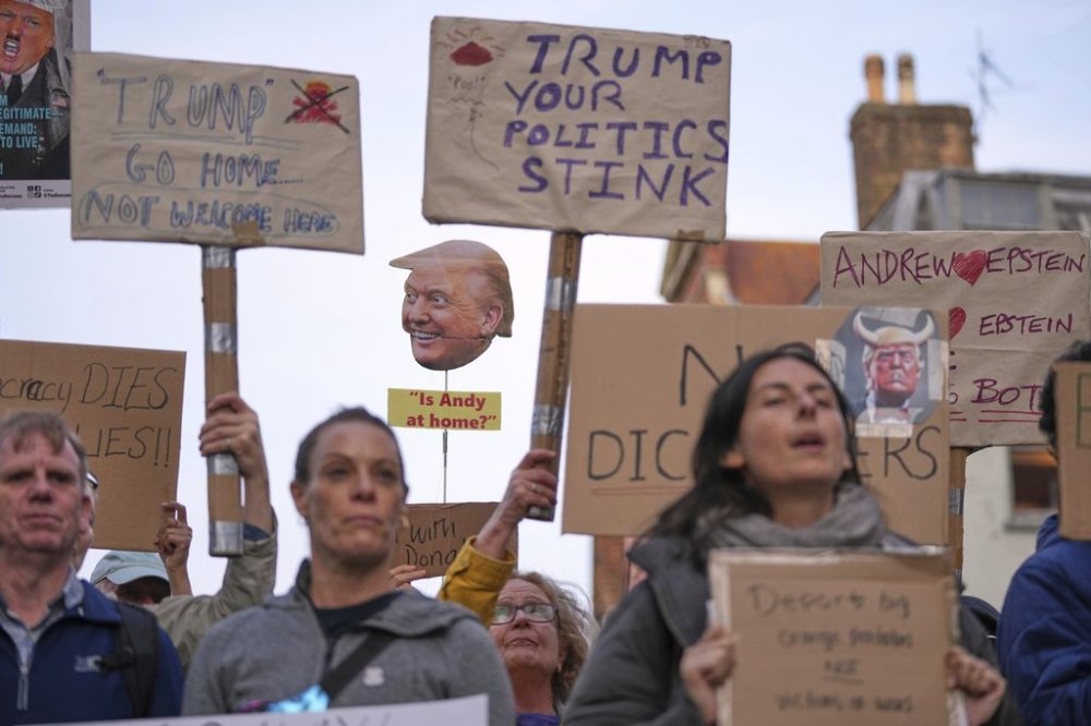 during a protest before the arrival of President Donald Trump in Windsor, England, Tuesday, Sept. 16, 2025.(AP Photo/Kin Cheung)