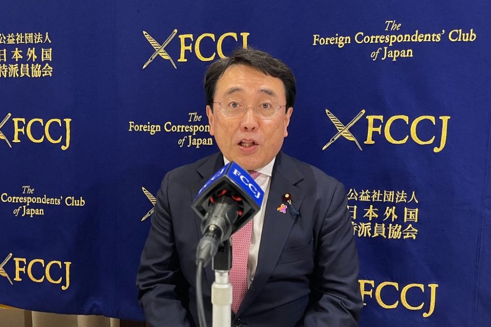 Japan’s top negotiator on President Donald Trump’s tariffs, Economic and Fiscal Policy Minister Ryosei Akazawa speaks to reporters at the Foreign Correspondents’ Club of Japan, in Tokyo Wednesday, Oct. 1, 2025. (AP Photo/Yuri Kageyama)