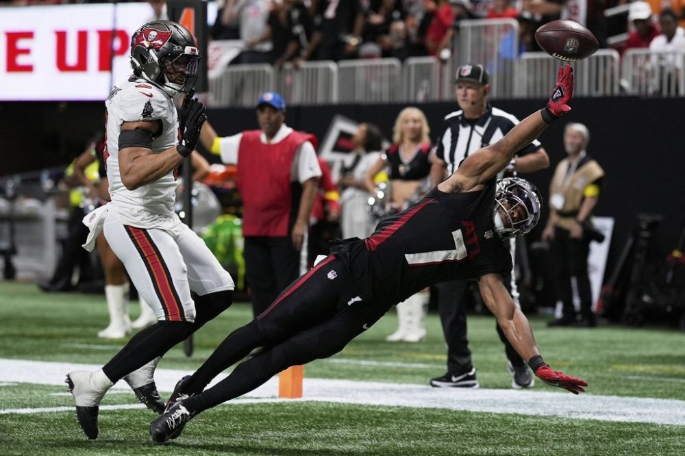 Atlanta Falcons running back Bijan Robinson (7) incomplete touchdown due to pass interference against Tampa Bay Buccaneers linebacker SirVocea Dennis (8) during the second half of an NFL football game, Sunday, Sept. 7, 2025, in Atlanta. (AP Photo/Mike Stewart)