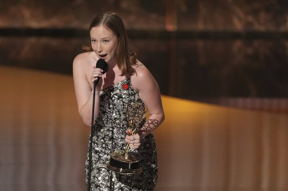 Hannah Einbinder accepts the award for outstanding supporting actress in a comedy series for