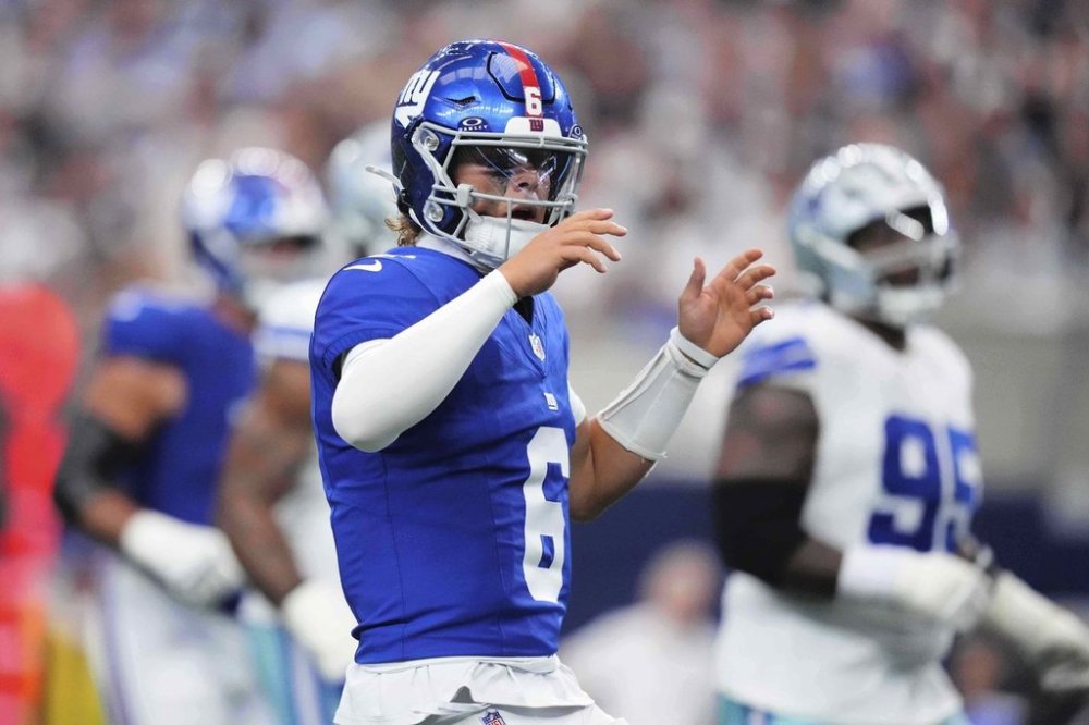 New York Giants' Jaxson Dart reacts after a call on the field in the second half of an NFL football game against the Dallas Cowboys Sunday, Sept. 14, 2025, in Arlington, Texas. (AP Photo/Julio Cortez)