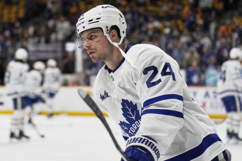Toronto Maple Leafs left-winger Scott Laughton (24) warms up before an NHL game against the Predators on March 22, 2025, in Nashville, Tenn. (AP Photo/George Walker IV)