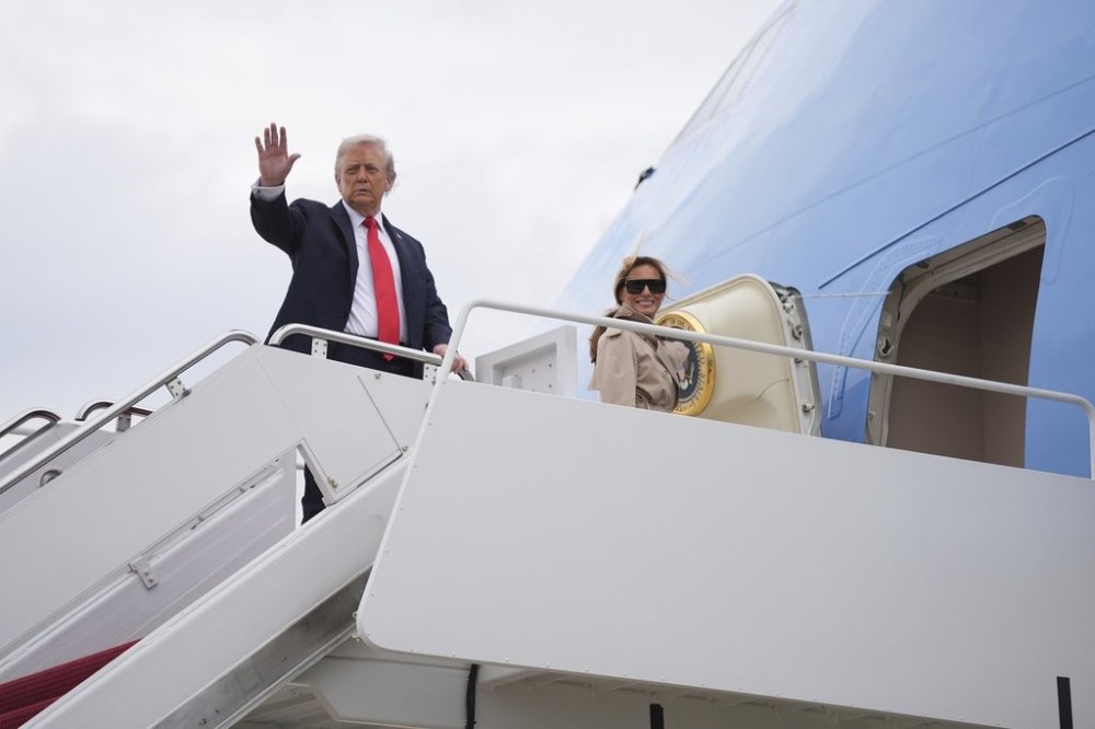 President Donald Trump and first lady Melania Trump board Air Force One, Tuesday, Sept. 16, 2025, in Joint Base Andrews, Md. (AP Photo/Evan Vucci)