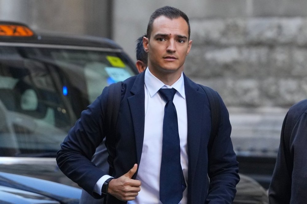IndyCar champion Alex Palou arrives at court at the start of a breach of contract lawsuit with McLaren Racing, in London, Monday, Sept. 29, 2025. (AP Photo/Kirsty Wigglesworth)