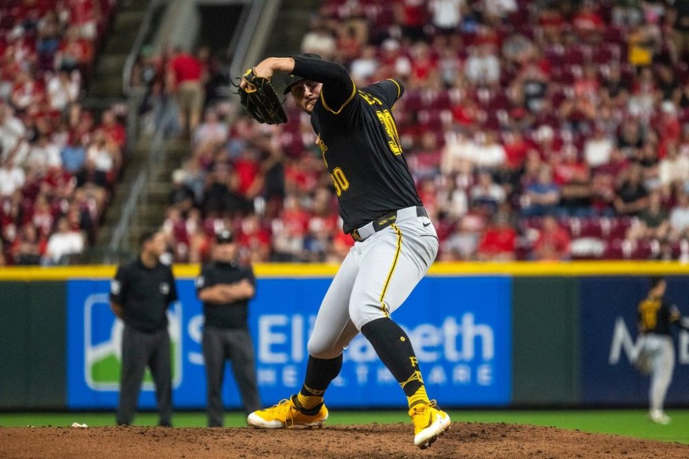 Pittsburgh Pirates pitcher Paul Skenes delivers in the fourth inning of a baseball game against the Cincinnati Reds, Wednesday, Sept. 24, 2025, in Cincinnati. (AP Photo/Michael Swensen)