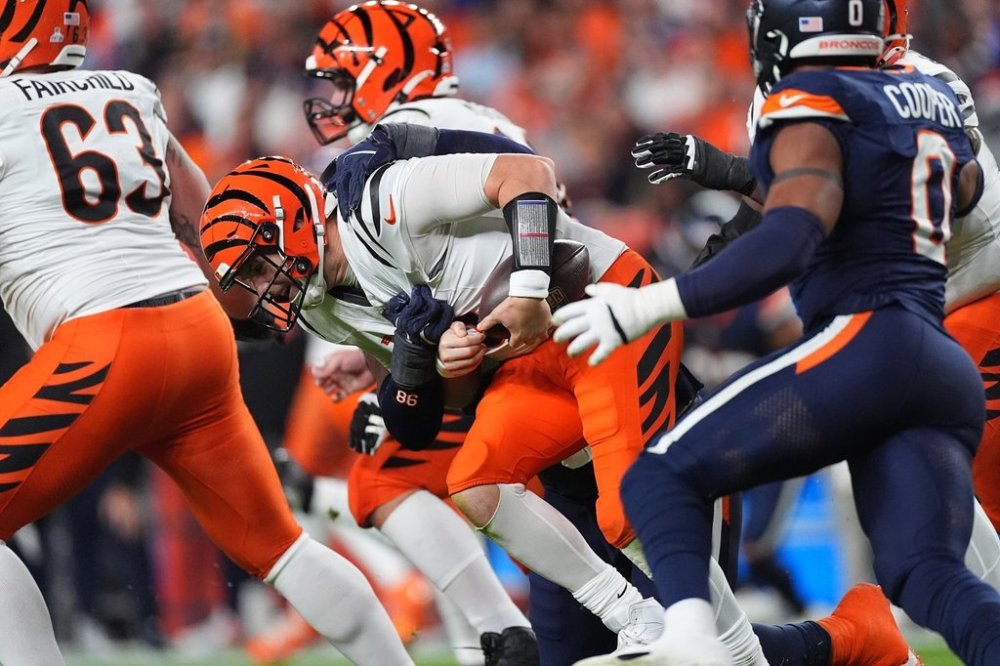 Denver Broncos defensive end John Franklin-Myers (98) sacks Cincinnati Bengals quarterback Jake Browning (6) during the second half of an NFL football game Monday, Sept. 29, 2025, in Denver. (AP Photo/David Zalubowski)