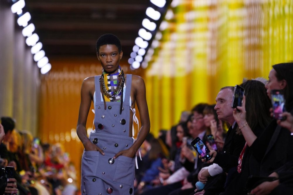 A model wears a creation as part of the Miu Miu Spring/Summer 2026 collection presented in Paris, Monday, Oct. 6, 2025. (AP Photo/Aurelien Morissard)