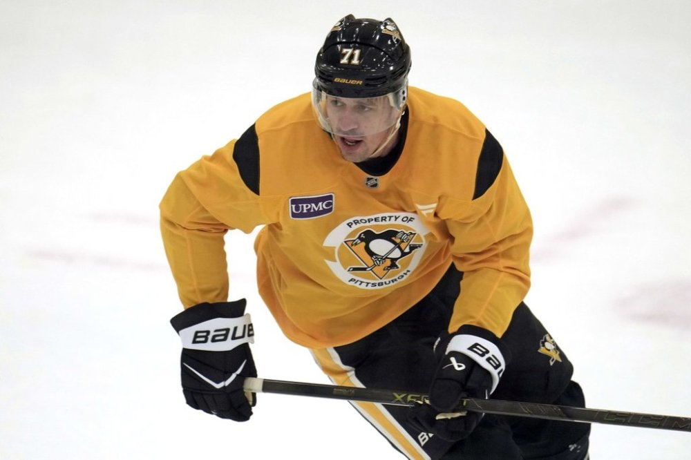 Pittsburgh Penguins' Evgeni Malkin skates during a drill on the first day of the NHL hockey team's workouts, Thursday, Sept. 18, 2025, in Cranberry, Pa. (AP Photo/Gene J. Puskar)