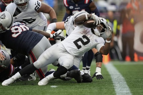 Las Vegas Raiders running back Ashton Jeanty (2) scores a touchdown against the New England Patriots during the second half of an NFL football game, Sunday, Sept. 7, 2025, in Foxborough, Mass. (AP Photo/Robert F. Bukaty)