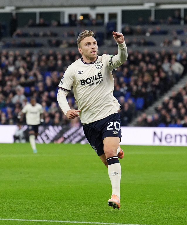 West Ham United's Jarrod Bowen celebrates scoring their side's first goal during the English Premier League soccer match between Everton and West Ham United at the Hill Dickinson Stadium, Liverpool, England, Monday, Sept. 29, 2025. (Martin Rickett/PA via AP)