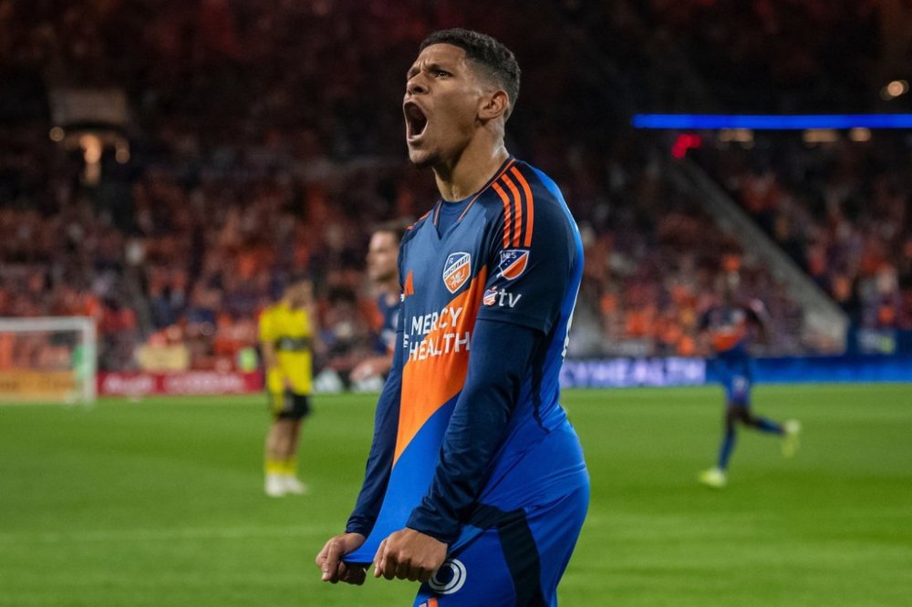 FC Cincinnati forward Ender Echenique celebrates after forward Kévin Denkey scored during the second half of Game 1 in the first round of MLS soccer's Eastern Conference playoffs against the Columbus Crew, Monday, Oct. 27, 2025, in Cincinnati. (AP Photo/Tanner Pearson)