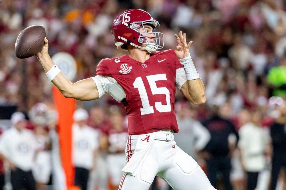 Alabama quarterback Ty Simpson (15) throws the ball against Tennessee during the first half of an NCAA college football game, Saturday, Oct. 18, 2025, in Tuscaloosa, Ala. (AP Photo/Vasha Hunt)