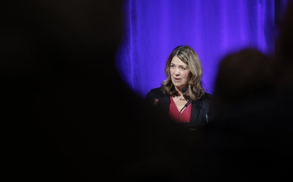 Alberta Premier Danielle Smith addresses the Global Business Forum in Banff, Alta., Thursday, Sept. 25, 2025.THE CANADIAN PRESS/Jeff McIntosh