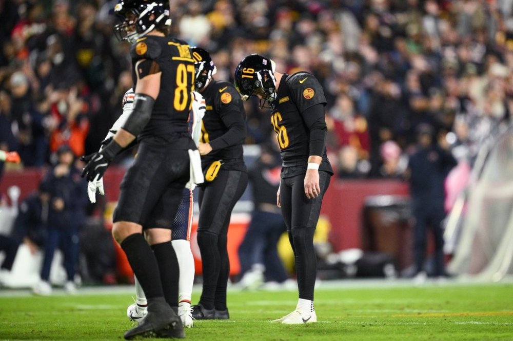 Washington Commanders kicker Matt Gay (16) reacts after missing a field goal during the first half of an NFL football game against the Chicago Bears, Monday, Oct. 13, 2025, in Landover, Md. (AP Photo/Nick Wass)