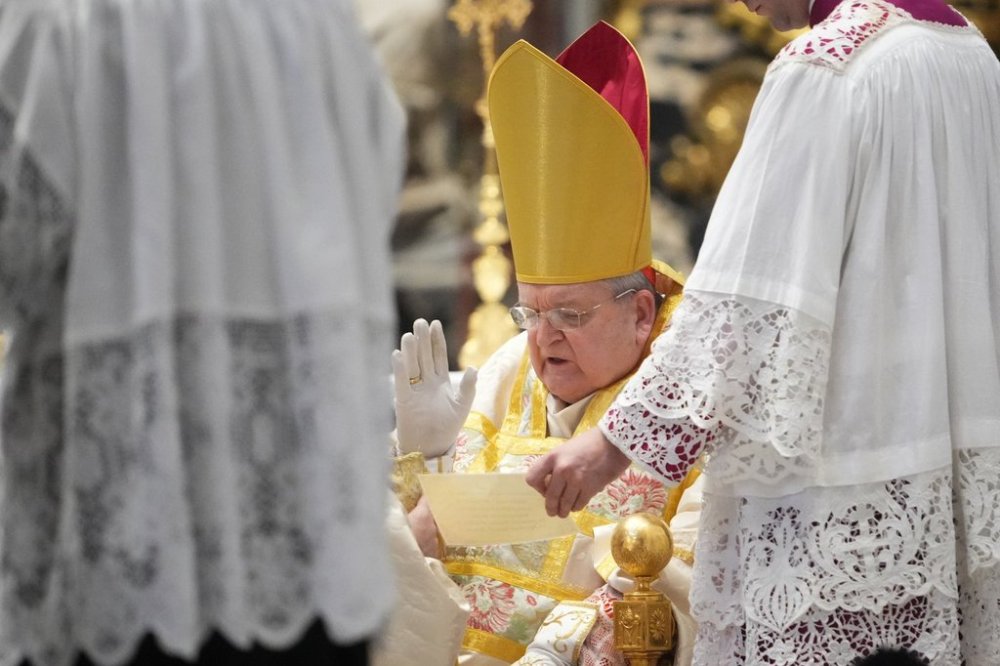 Cardinal Raymond Leo Burke celebrates an old Latin Mass for pilgrims in St. Peter's Basilica, at the Vatican, Saturday, Oct. 25, 2025. (AP Photo/Alessandra Tarantino)