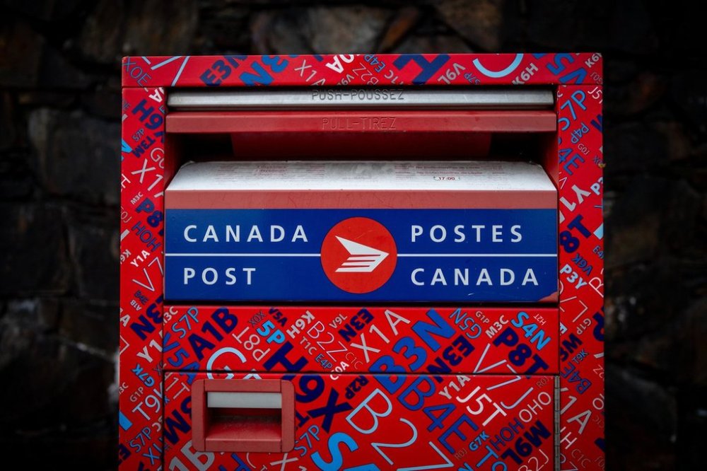 A Canada Post mailbox is pictured in Richmond, B.C. on Friday, Sept. 26, 2025. THE CANADIAN PRESS/Ethan Cairns