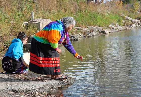 Debbie Kuehne tosses petals into the Assiniboine River as part of the Sisters in Spirit ceremony at the Riverbank Discovery Centre in Brandon on Saturday. Read more about the ceremony, which honoured missing and murdered Indigenous women and girls, at The Brandon Sun. (Alex Lambert / The Brandon Sun)