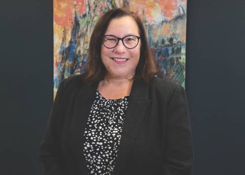 Gracieuseté
                                La Franco-Manitobaine Christine Ivory est la nouvelle bibliothécaire parlementaire.