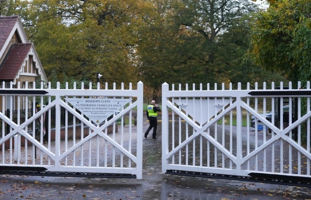 Gates are closing near to the Royal Lodge, following the announcement that Prince Andrew will be stripped of his titles and leave the 30-room mansion he has occupied for more than 20 years in Windsor, England, Friday, Oct. 31, 2025.(AP Photo/Alastair Grant)