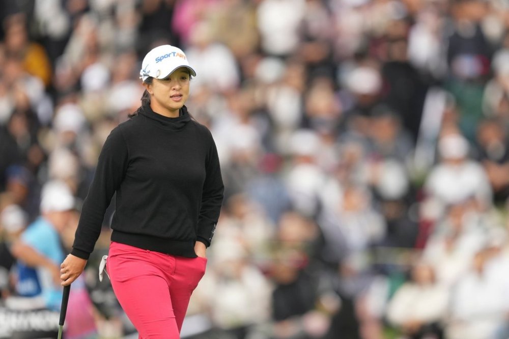 Sei Young Kim of South Korea arrives at the 18th green during the final round of the LPGA Ladies Championship golf tournament at the Pine Beach Golf Links, in Haenam, South Korea, Sunday, Oct. 19, 2025. (AP Photo/Lee Jin-man)