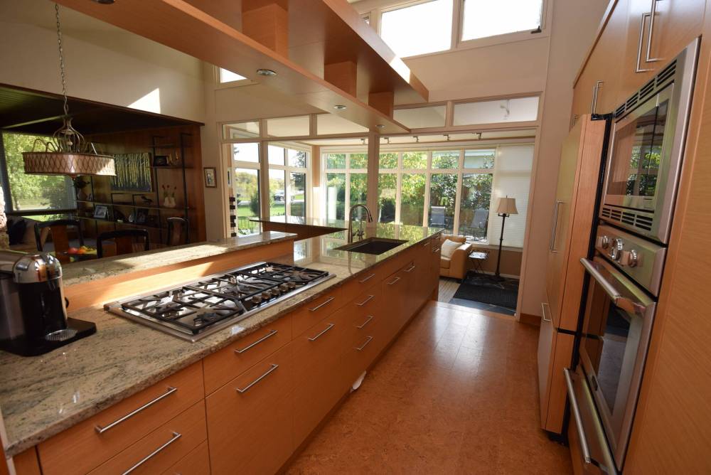 The thoroughly remodelled kitchen features high-end appliances and fine finishes.