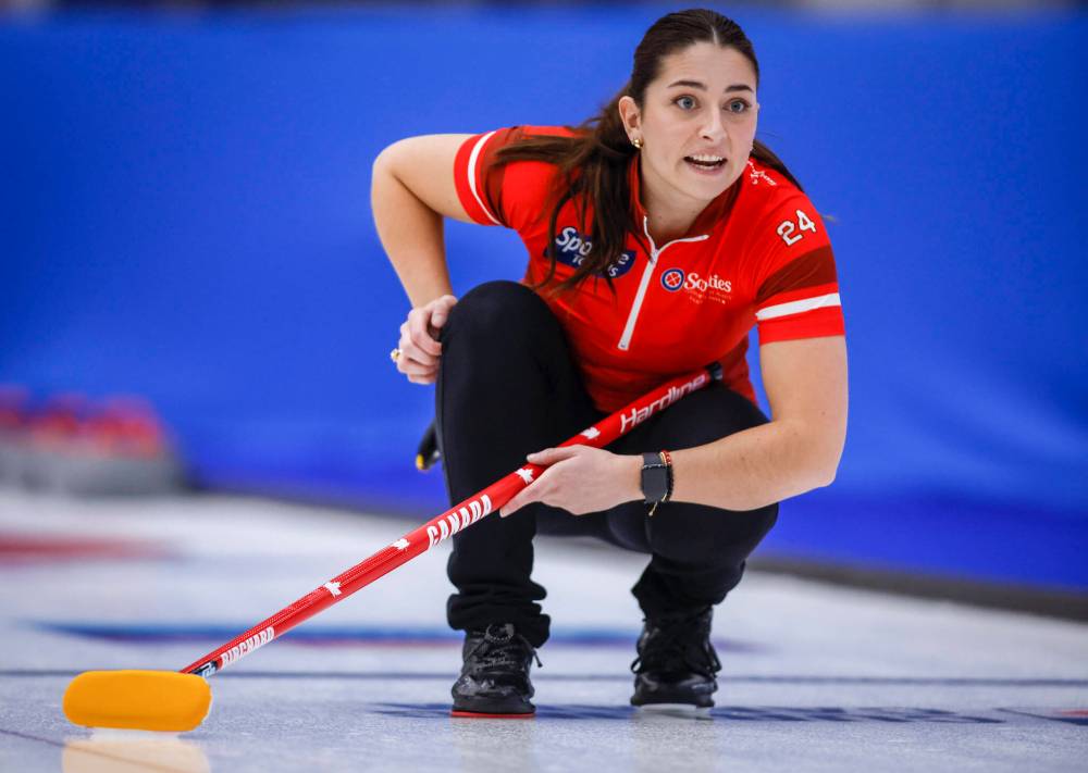 JEFF MCINTOSH / THE CANADIAN PRESS FILES
Shannon Birchard is back on the sheet with Team Einarson after being sidelined by chronic inflammation in her sliding knee.