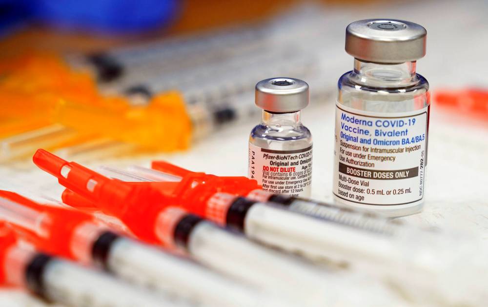 STEVE HELBER / THE ASSOCIATED PRESS FILES
All Manitobans aged six months and up are being offered free vaccinations for COVID-19.