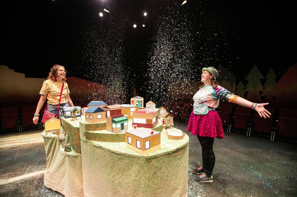 MIKAELA MACKENZIE / FREE PRESS
Rhea Rodych-Rasidescu (left) and Sarah Flynn preview Gather, which opens MTYP’s season in the new Richardson Studio Theatre.