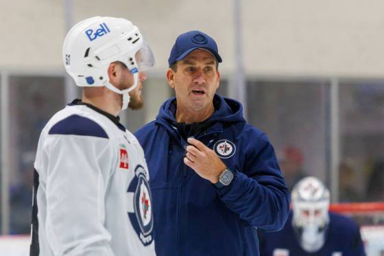 Winnipeg Jets head coach Scott Arniel (right). (Mike Deal / Free Press files)