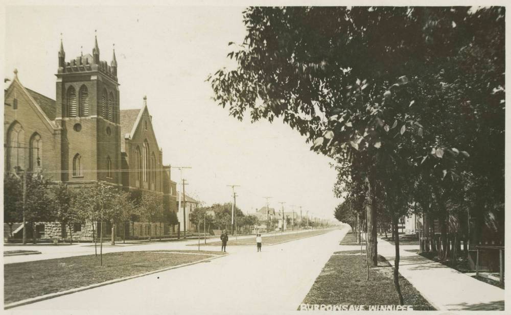 Burrows Avenue in the early 1900s (Winnipeg Public Library / Martin Berman Collection)