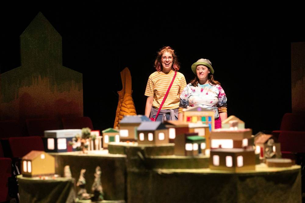 MIKAELA MACKENZIE / FREE PRESS
Rhea Rodych-Rasidescu (left) and Sarah Flynn narrate Gather, MTYP’s season opener.