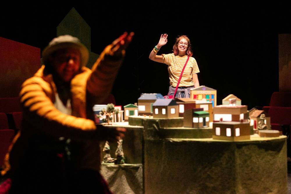 MIKAELA MACKENZIE / FREE PRESS
Sarah Flynn (left) and Rhea Rodych-Rasidescu preside over Ksenia Broda-Milian’s set of miniatures representing a town isolated by a snowstorm.