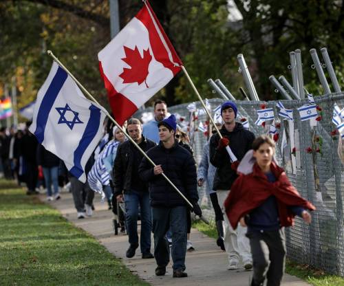 JOHN WOODS / FREE PRESS
                                People gathered at Asper Jewish Community Centre to walk and commemorate the second anniversary of the Oct 7, 2023 Hamas attack Sunday, October 5, 2025. Reporter: maggie