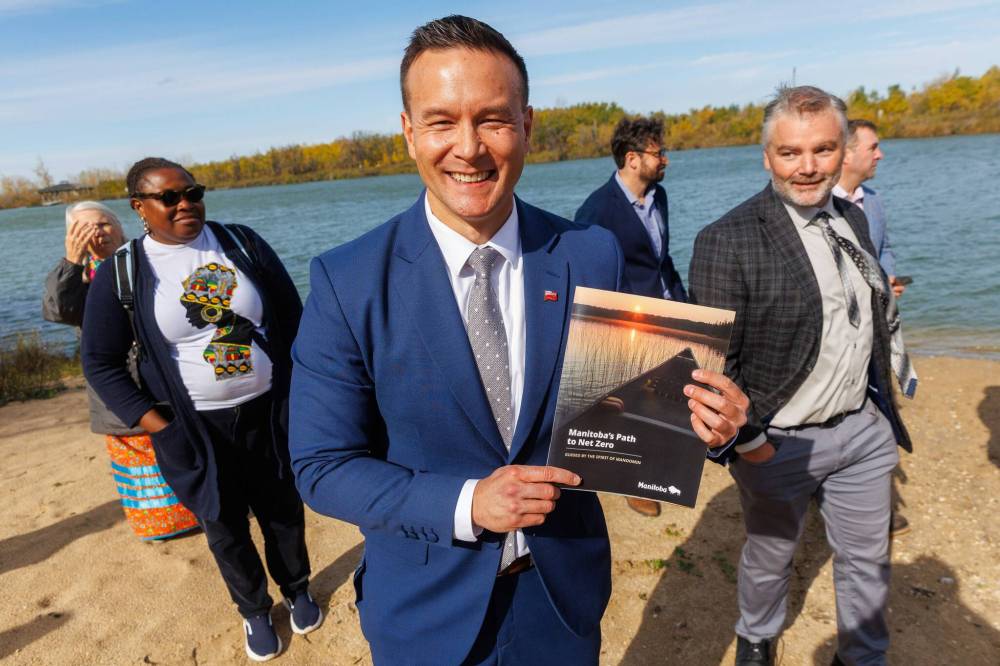MIKE DEAL / FREE PRESS
Environment and Climate Change Minister Mike Moyes, along with Premier Wab Kinew, unveil Manitoba’s Path to Net Zero during an event at Fort Whyte Alive Monday.