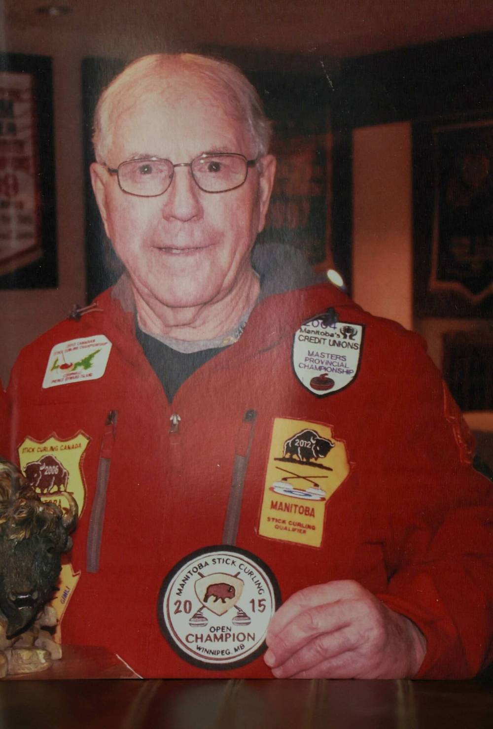 Fornecido Ernie Oliver foi introduzido no hall da fama do curling de Manitoba (a turma de 2000, mas a introdução real foi adiada devido ao COVID).
