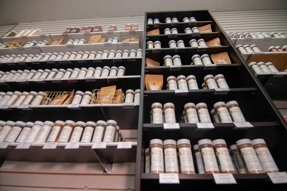 ETHAN CAIRNS / FREE PRESS FILES
Winnipeg business Spice World has largely stopped using Canada Post.