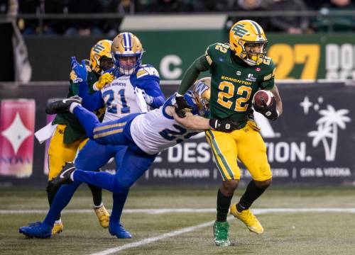 AMBER BRACKEN / THE CANADIA PRESS
Winnipeg Blue Bombers' Ethan Ball (29) hangs onto Edmonton Elks' Javon Leake (22) during first half CFL action in Edmonton on Saturday, October 11, 2025.